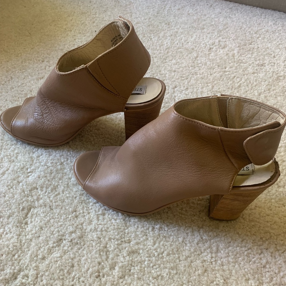 Steve Madden peek a boo sandals